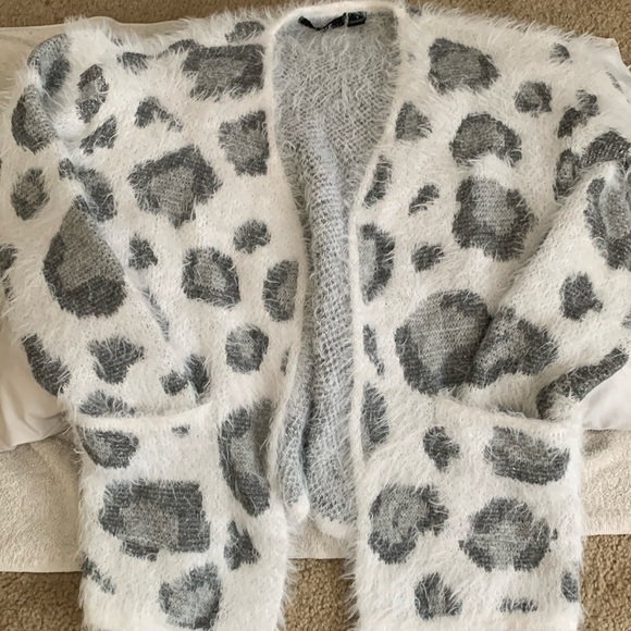 Fuzzy oversized Sweater - Picture 2 of 4